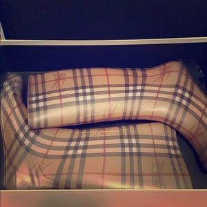 Burberry Rainboots NEW Perfect condition